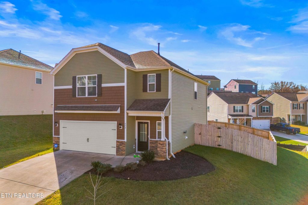 Photo of 573 Cliff St, Morristown, TN 37814 (MLS # 1323419)