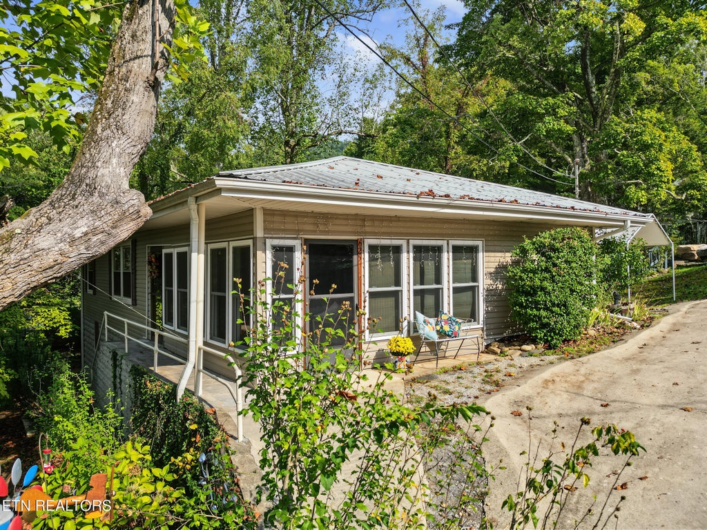 Photo of 625 Asbury Lane, Gatlinburg, TN 37738 (MLS # 1356374)