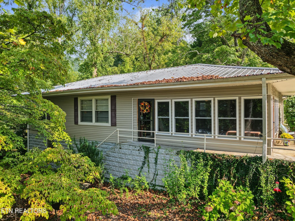 Photo of 625 Asbury Lane, Gatlinburg, TN 37738 (MLS # 1356374)