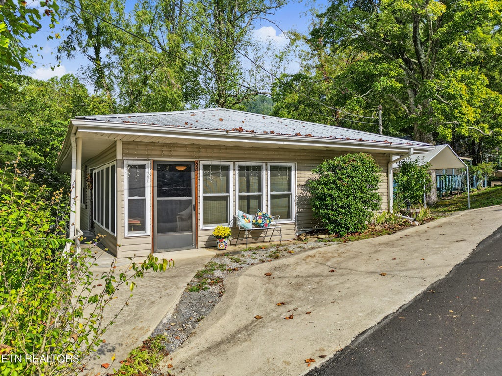 Photo of 625 Asbury Lane, Gatlinburg, TN 37738 (MLS # 1356374)