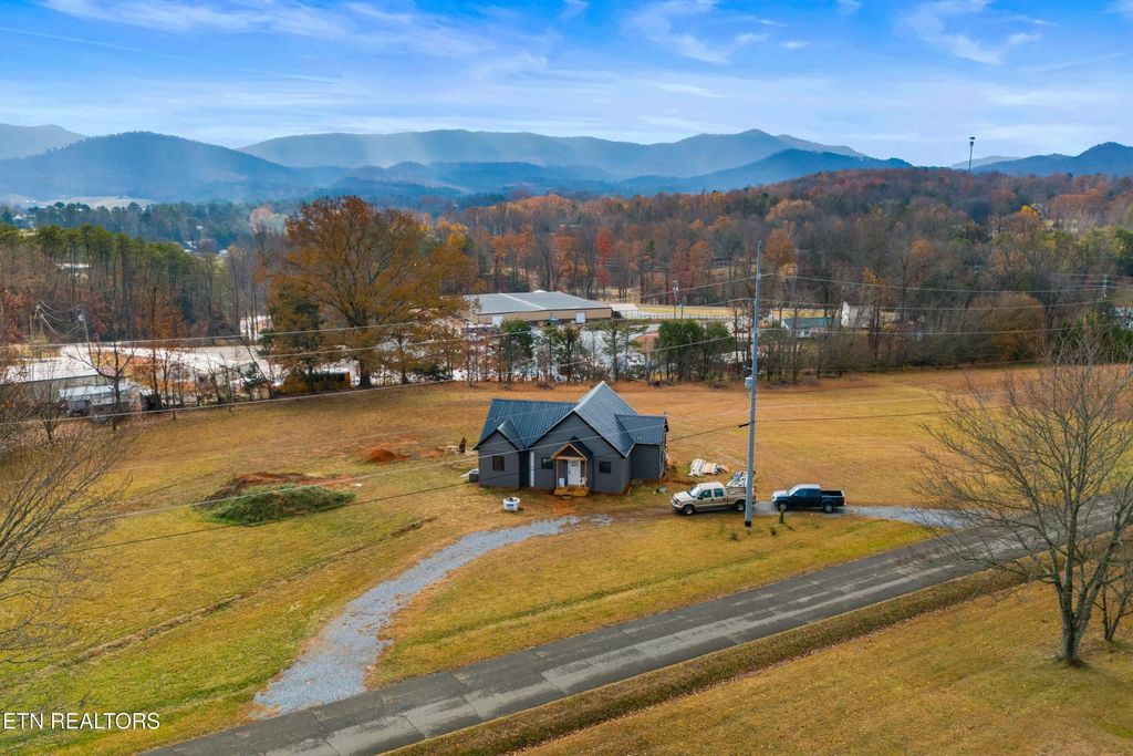 Photo of 141 Robert Lee Drive, Newport, TN 37821 (MLS # 1322642)