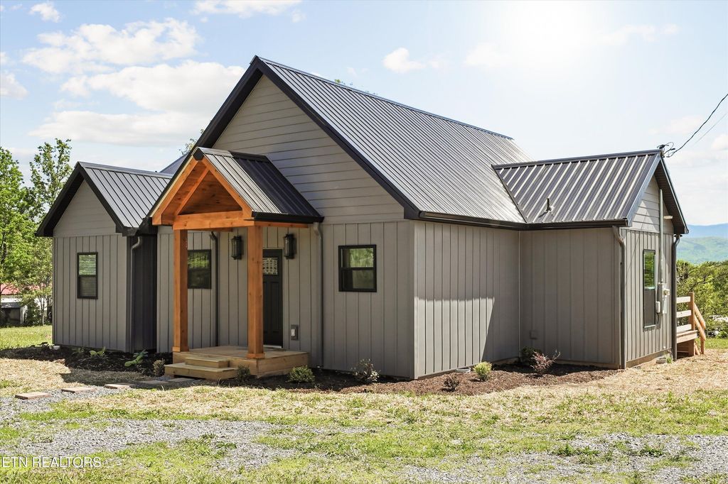 Photo of 141 Robert Lee Drive, Newport, TN 37821 (MLS # 1322642)