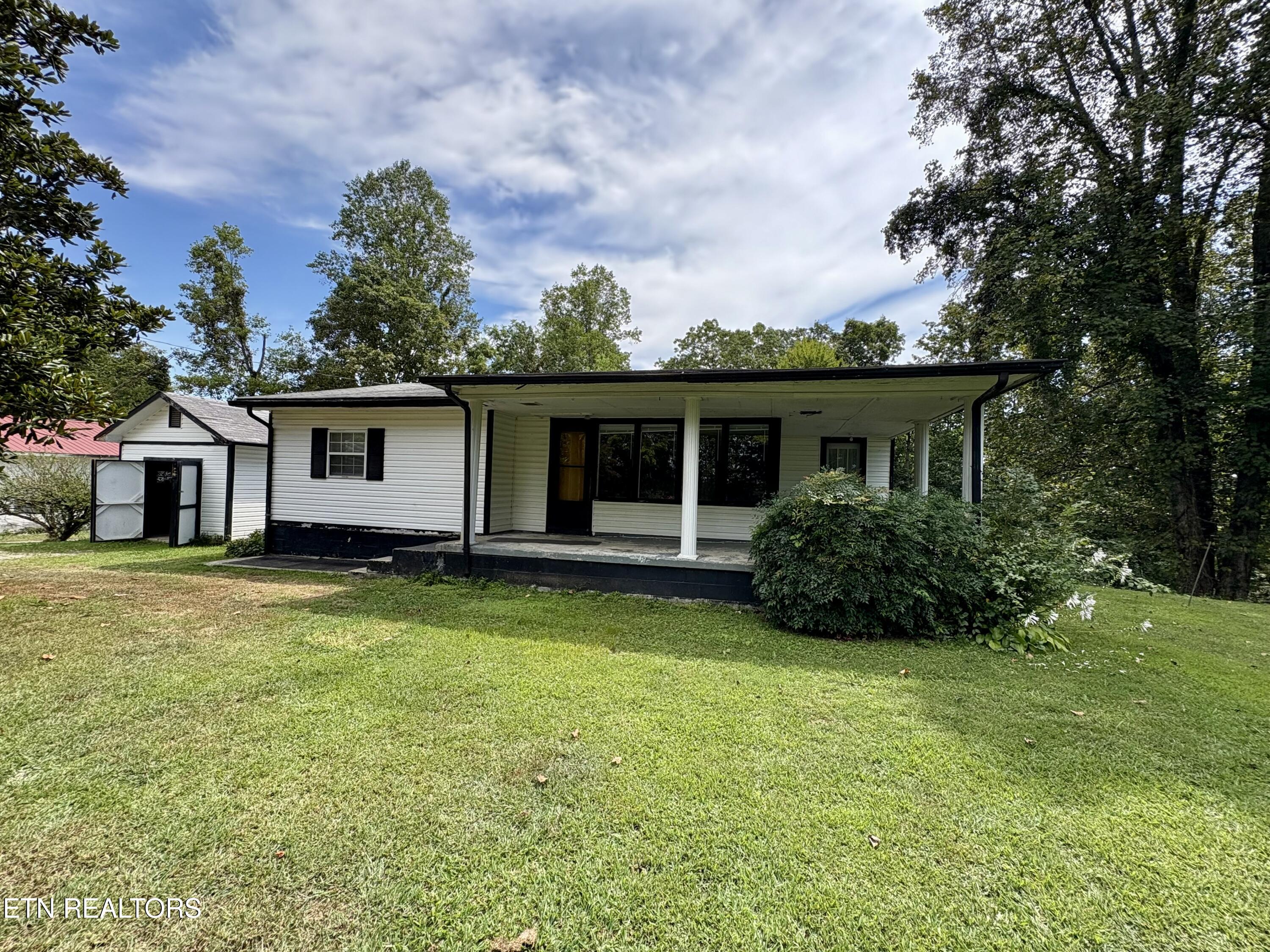 825 River Rd