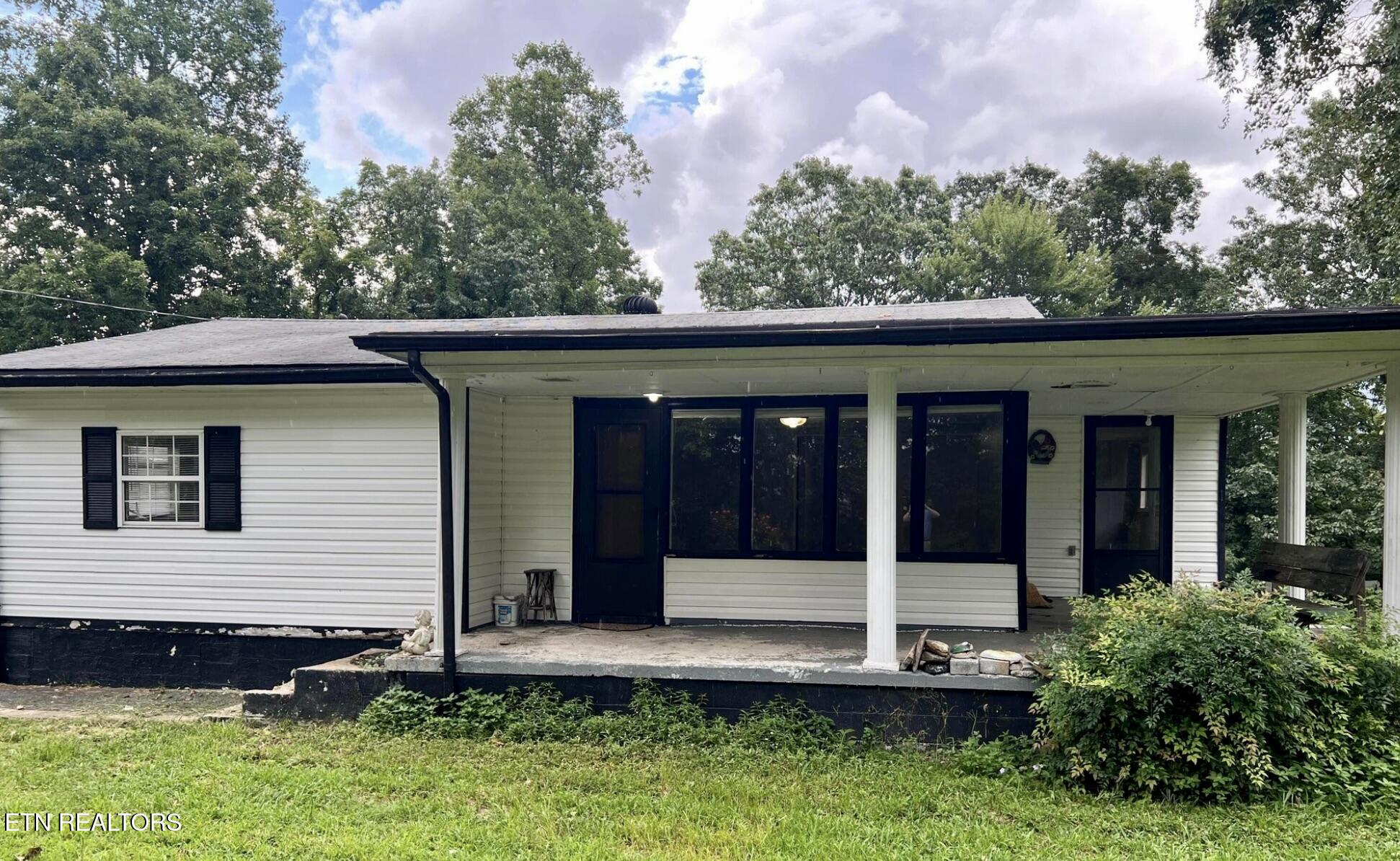 825 River Rd