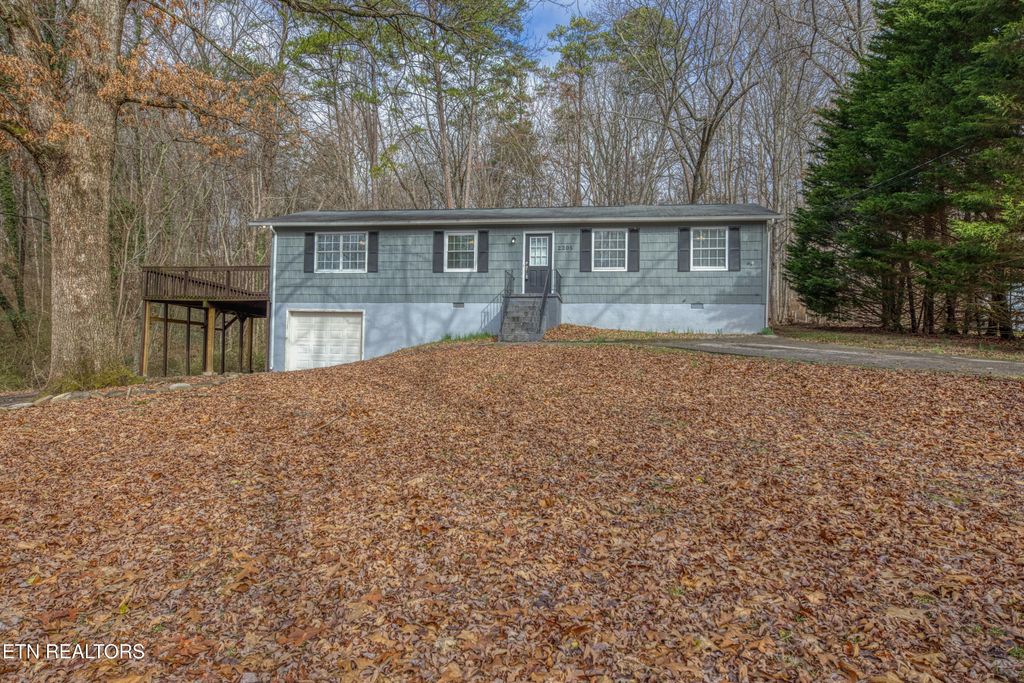Photo of 2205 Ridgecrest Drive, Knoxville, TN 37918 (MLS # 1331235)