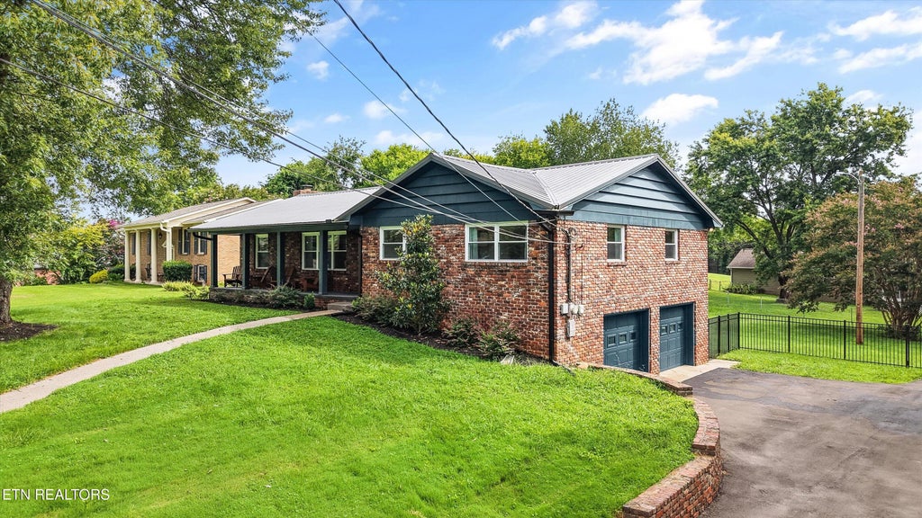 Photo of 928 Dartford Rd, Knoxville, TN 37919 (MLS # 1350635)