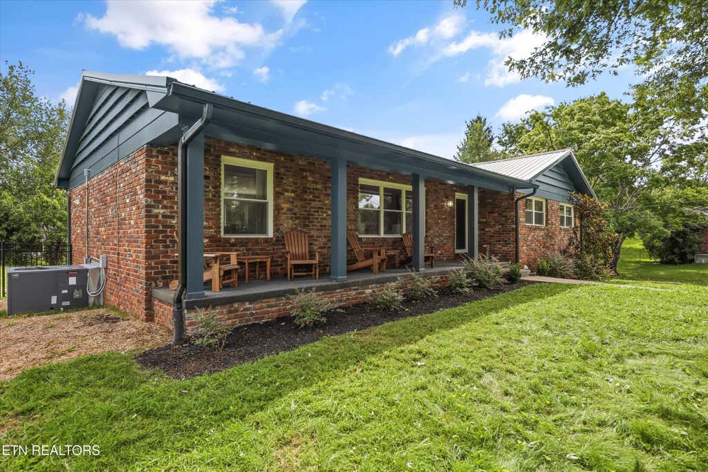 Photo of 928 Dartford Rd, Knoxville, TN 37919 (MLS # 1350635)