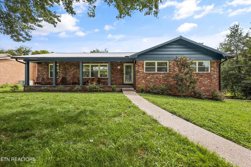 Photo of 928 Dartford Rd, Knoxville, TN 37919 (MLS # 1350635)