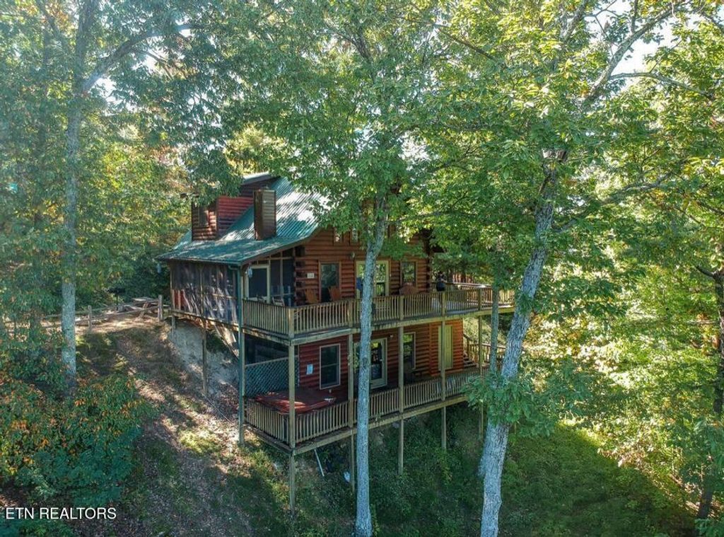 Photo of 3831 Glenview Way, Sevierville, TN 37862 (MLS # 1328811)
