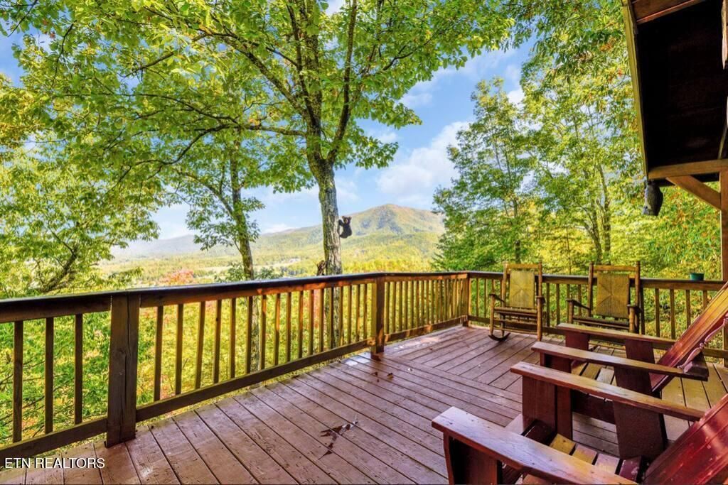 Photo of 3831 Glenview Way, Sevierville, TN 37862 (MLS # 1328811)