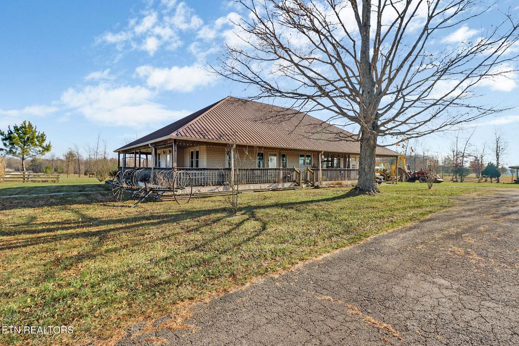 Photo of 1275 Twin Bridge Rd, Deer Lodge, TN 37726 (MLS # 1324295)