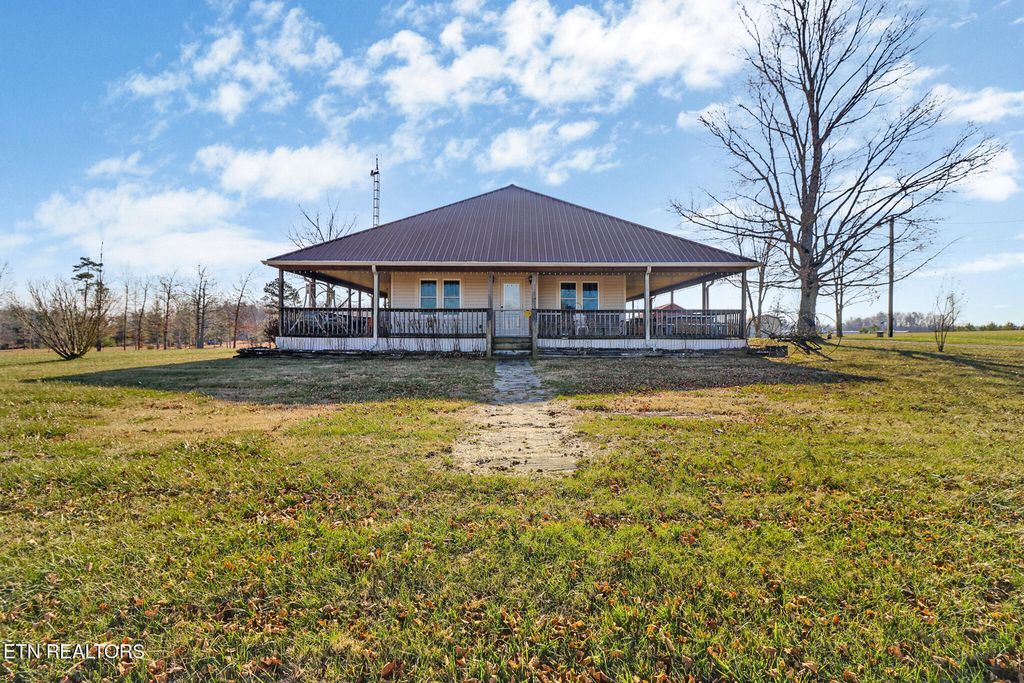 Photo of 1275 Twin Bridge Rd, Deer Lodge, TN 37726 (MLS # 1324295)