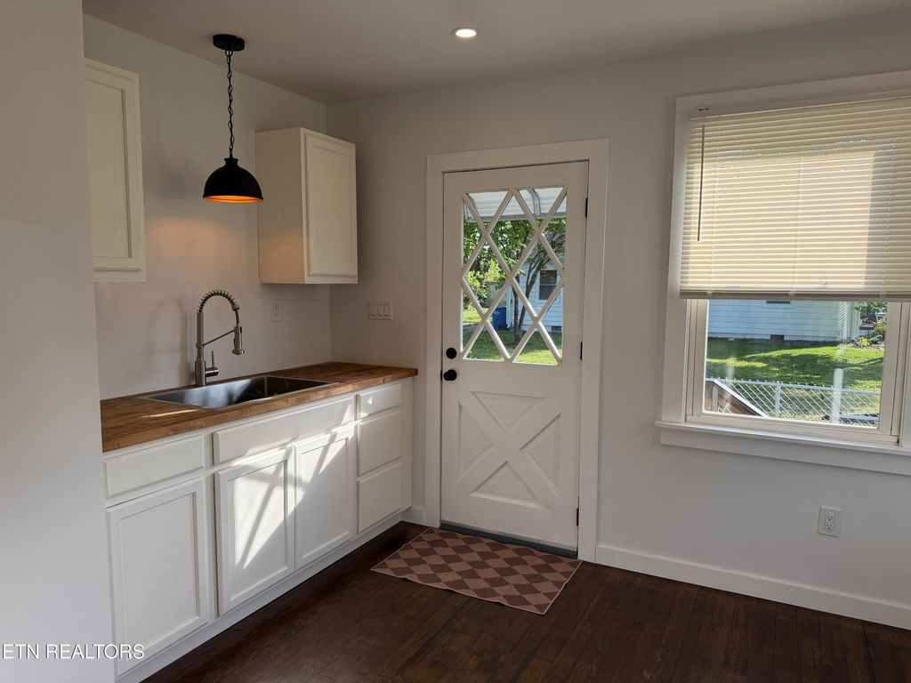 Photo of 1025 Cherry St, Alcoa, TN 37701 (MLS # 1339383)