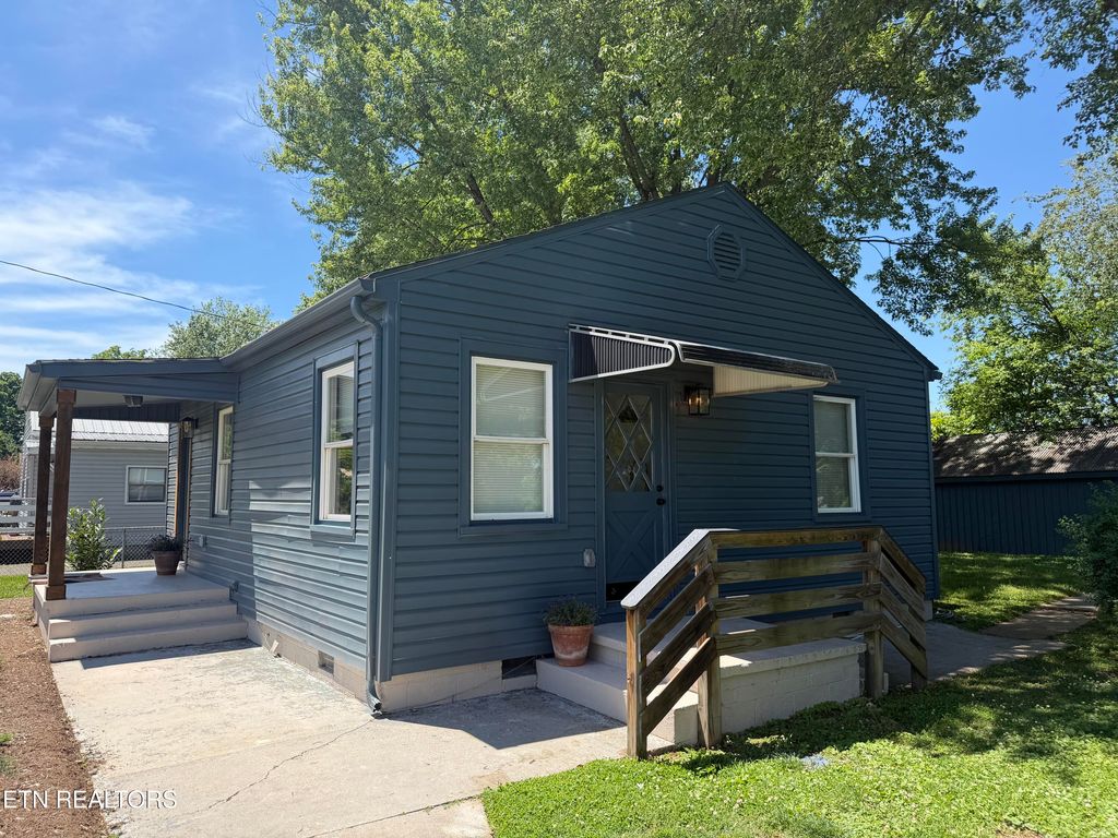 Photo of 1025 Cherry St, Alcoa, TN 37701 (MLS # 1339383)