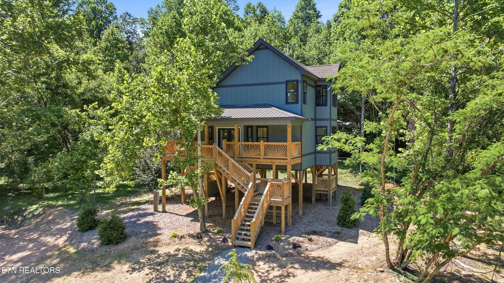 Photo of 905 Glades Rd, Gatlinburg, TN 37738 (MLS # 1343842)