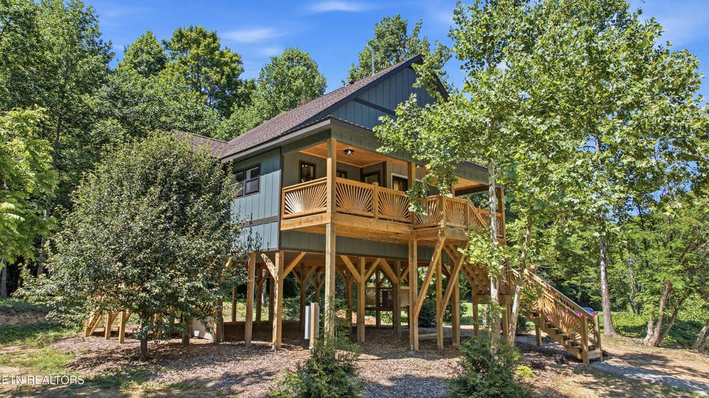 Photo of 905 Glades Rd, Gatlinburg, TN 37738 (MLS # 1343842)