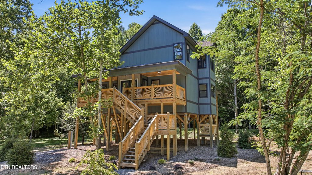 Photo of 905 Glades Rd, Gatlinburg, TN 37738 (MLS # 1343842)