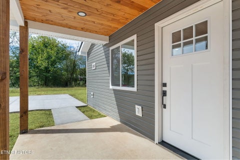 Tiny photo for 118 Bradys Way, Harriman, TN 37748 (MLS # 1359737)