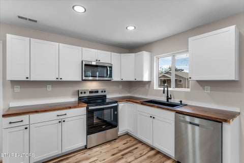 Tiny photo for 118 Bradys Way, Harriman, TN 37748 (MLS # 1359737)