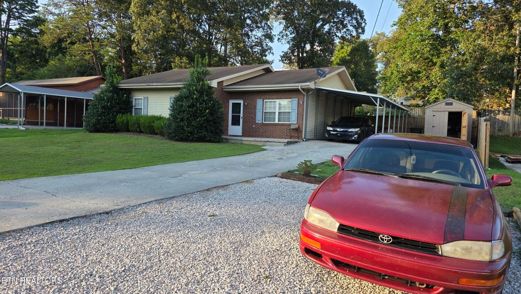 Photo of 229 Doe Run Blvd, Clinton, TN 37716 (MLS # 1312386)