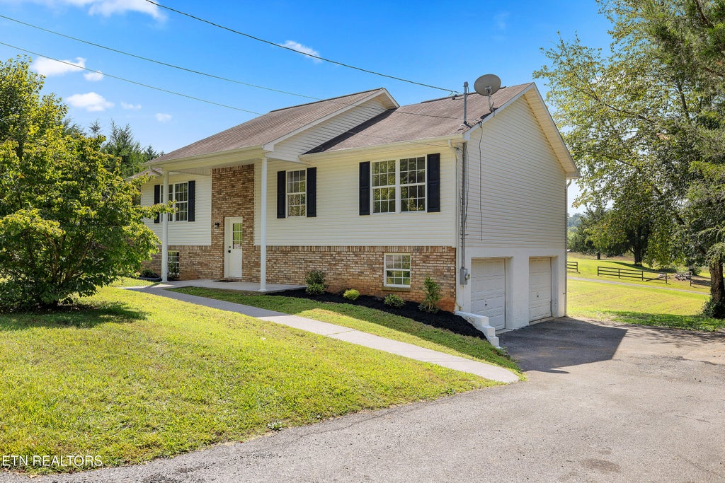 Photo of 621 Odell Court, Strawberry Plains, TN 37871 (MLS # 1353644)