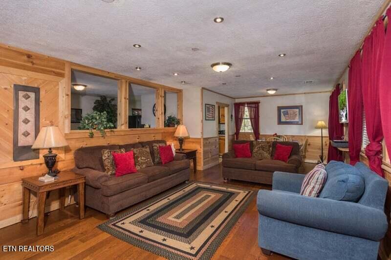 170 Showplace Blvd