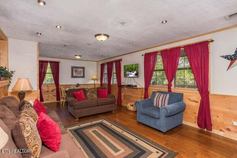 170 Showplace Blvd