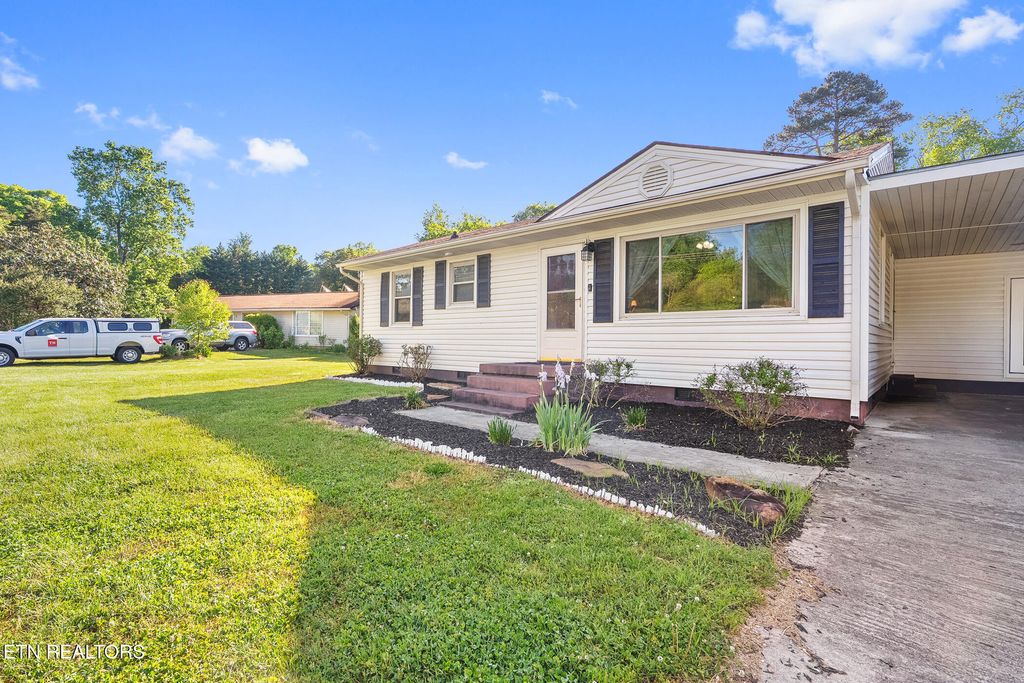 Photo of 5204 Rowan Circle, Knoxville, TN 37912 (MLS # 1337945)