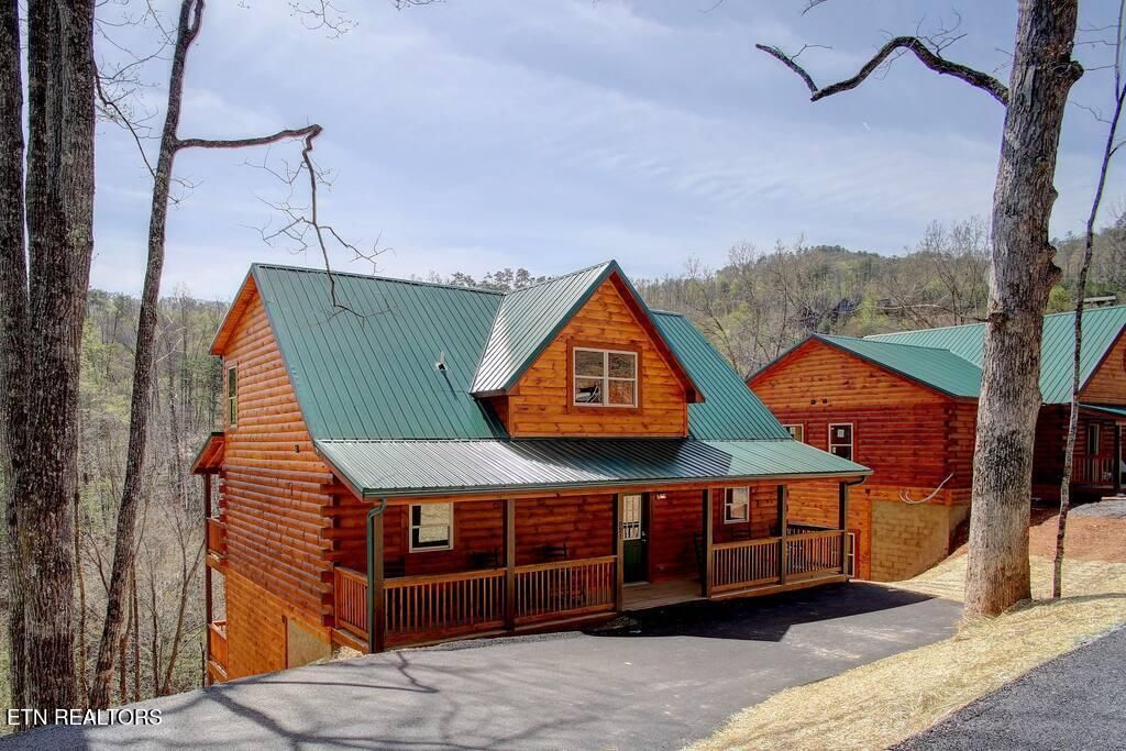 Photo of 821 String Run Way, Pigeon Forge, TN 37863 (MLS # 1318663)