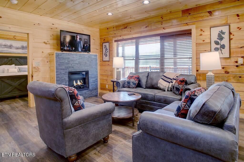 Photo of 821 String Run Way, Pigeon Forge, TN 37863 (MLS # 1318663)