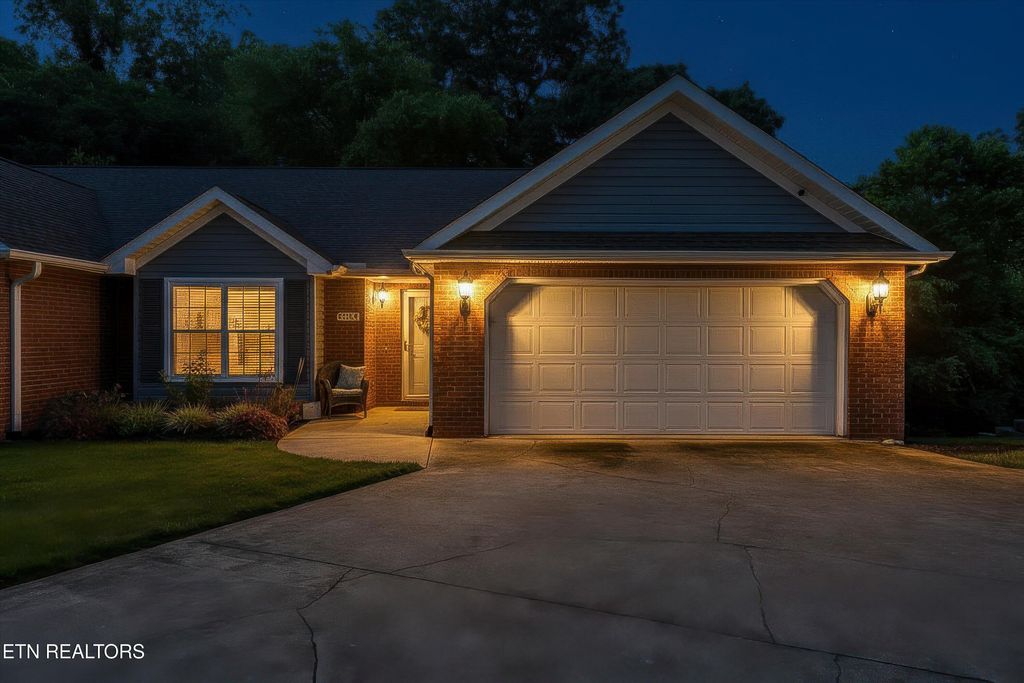 Photo of 8824 Carriage House Way, Knoxville, TN 37923 (MLS # 1326045)