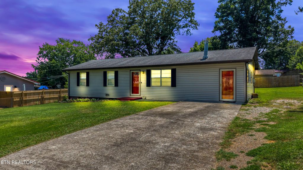 Photo of 408 Ocoee Drive, Maryville, TN 37801 (MLS # 1347369)