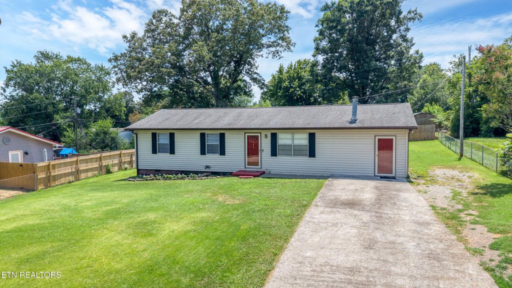 Photo of 408 Ocoee Drive, Maryville, TN 37801 (MLS # 1347369)
