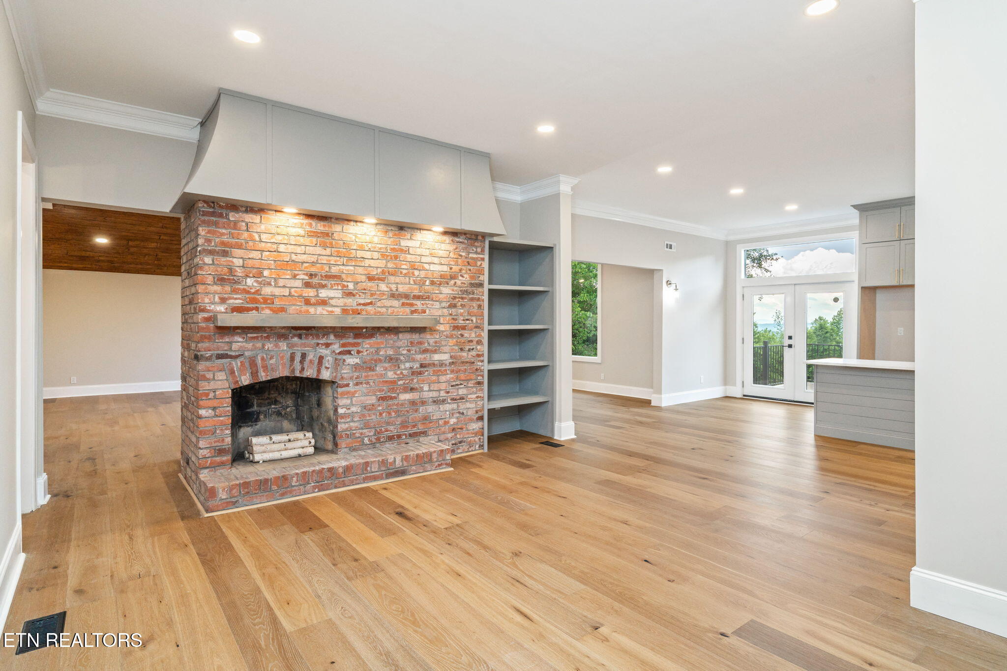 8440 Lakeland Drive
