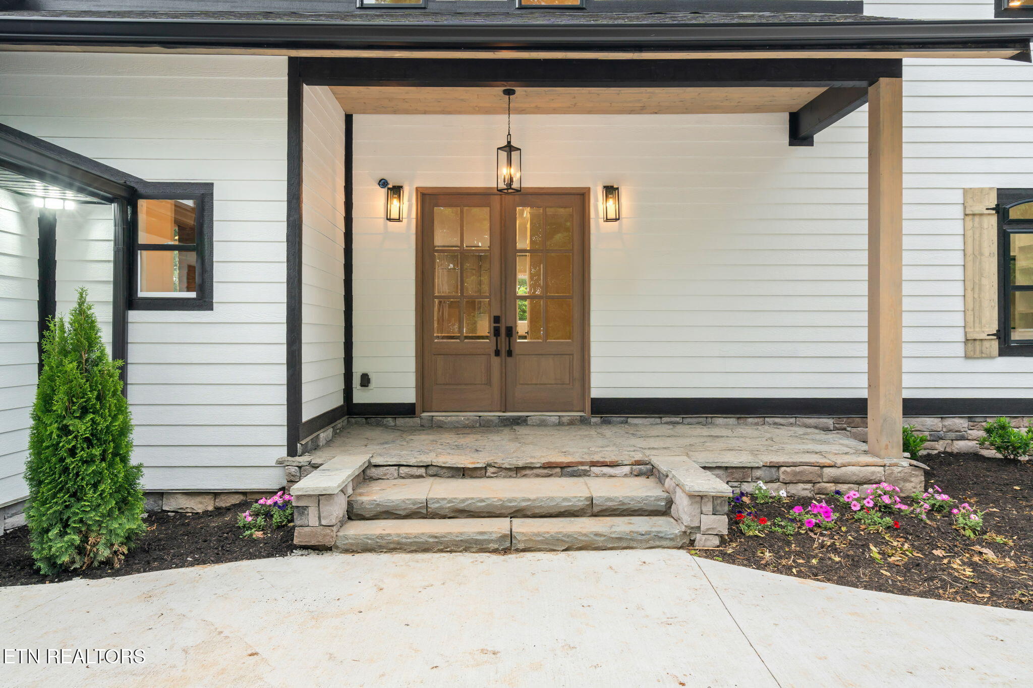 8440 Lakeland Drive
