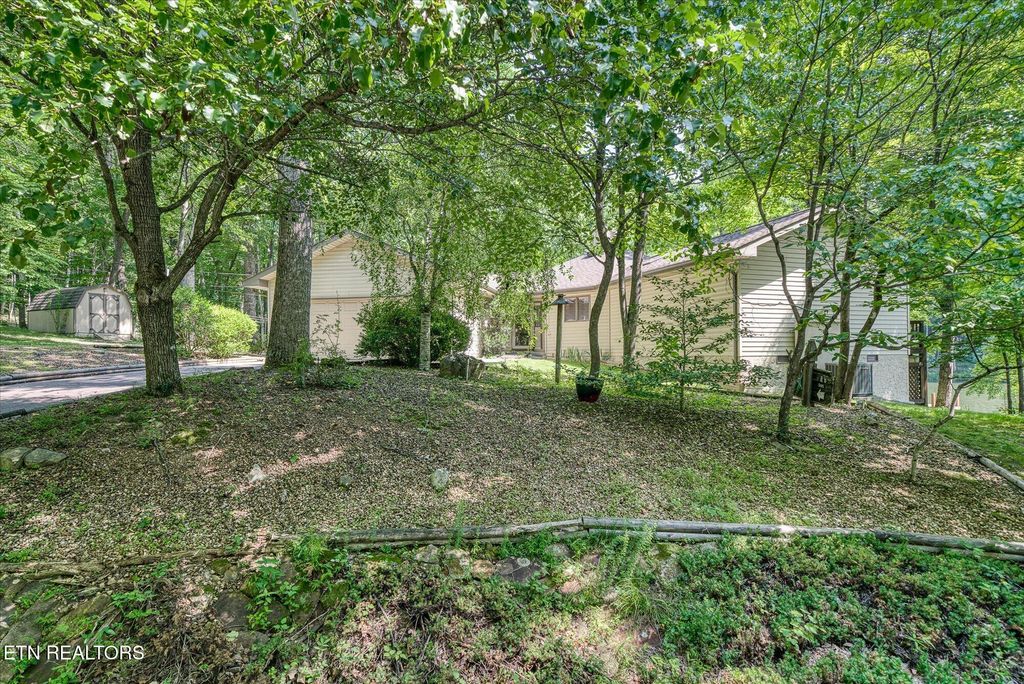 Photo of 11 Londell Court, Crossville, TN 38558 (MLS # 1306330)