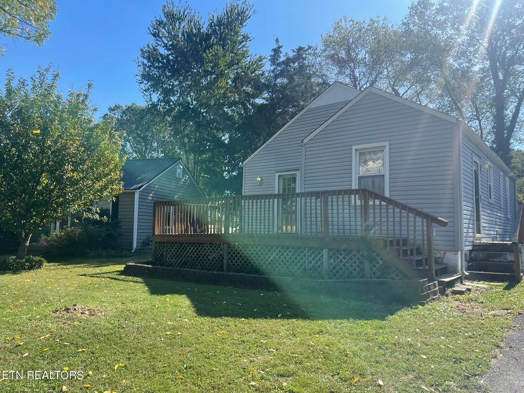 Photo of 3970 Greenleaf Ave, Knoxville, TN 37919 (MLS # 1318110)