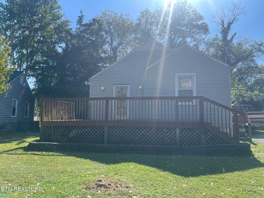 Photo of 3970 Greenleaf Ave, Knoxville, TN 37919 (MLS # 1318110)