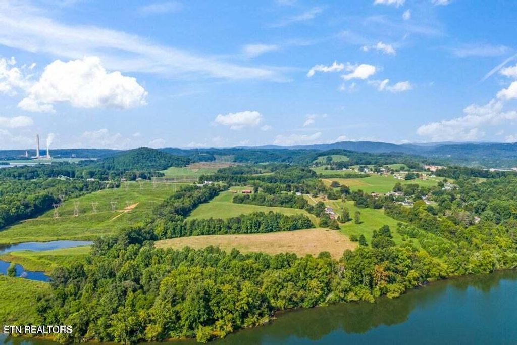 Photo of 786 Swan Pond Circle Rd, Harriman, TN 37748 (MLS # 1331582)