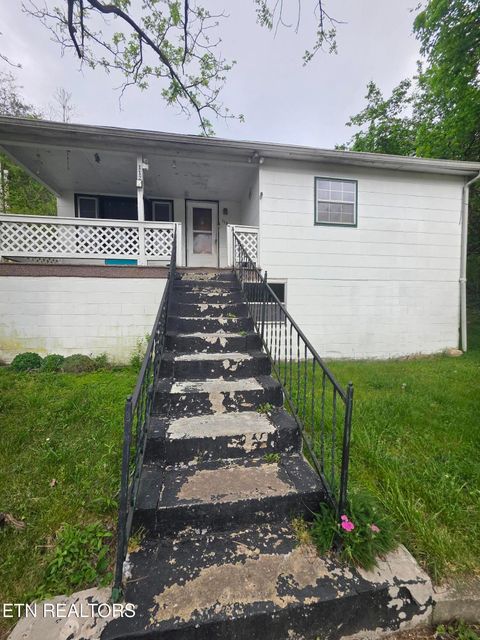 Photo of 112 Cemetery Rd, Caryville, TN 37714 (MLS # 1336947)