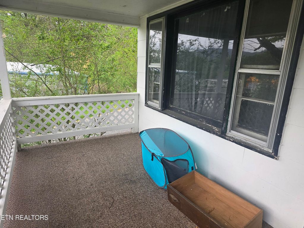 Photo of 112 Cemetery Rd, Caryville, TN 37714 (MLS # 1336947)