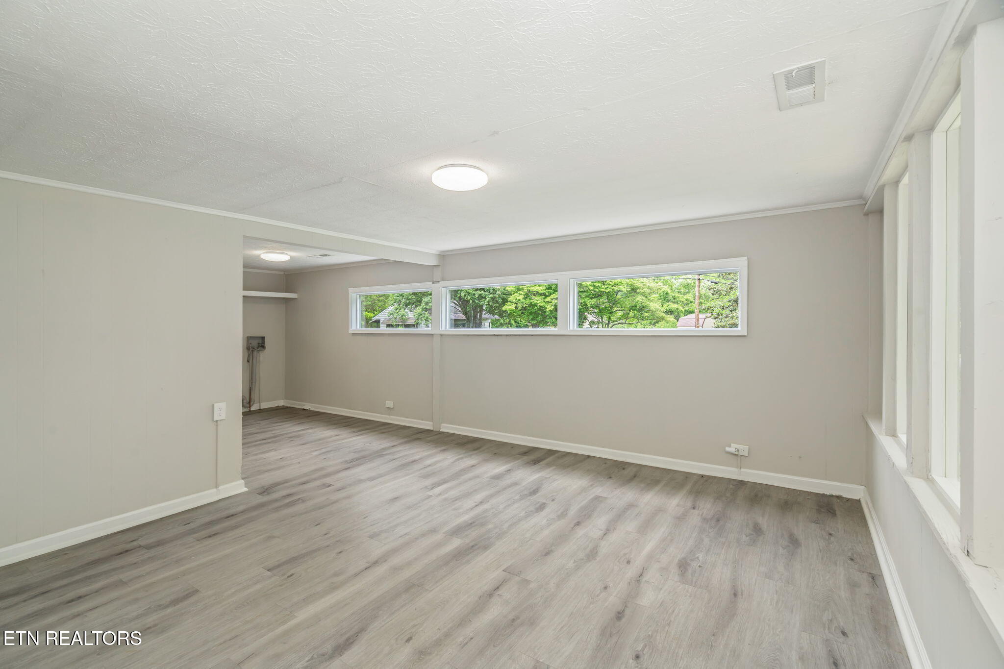 707 W Outer Drive
