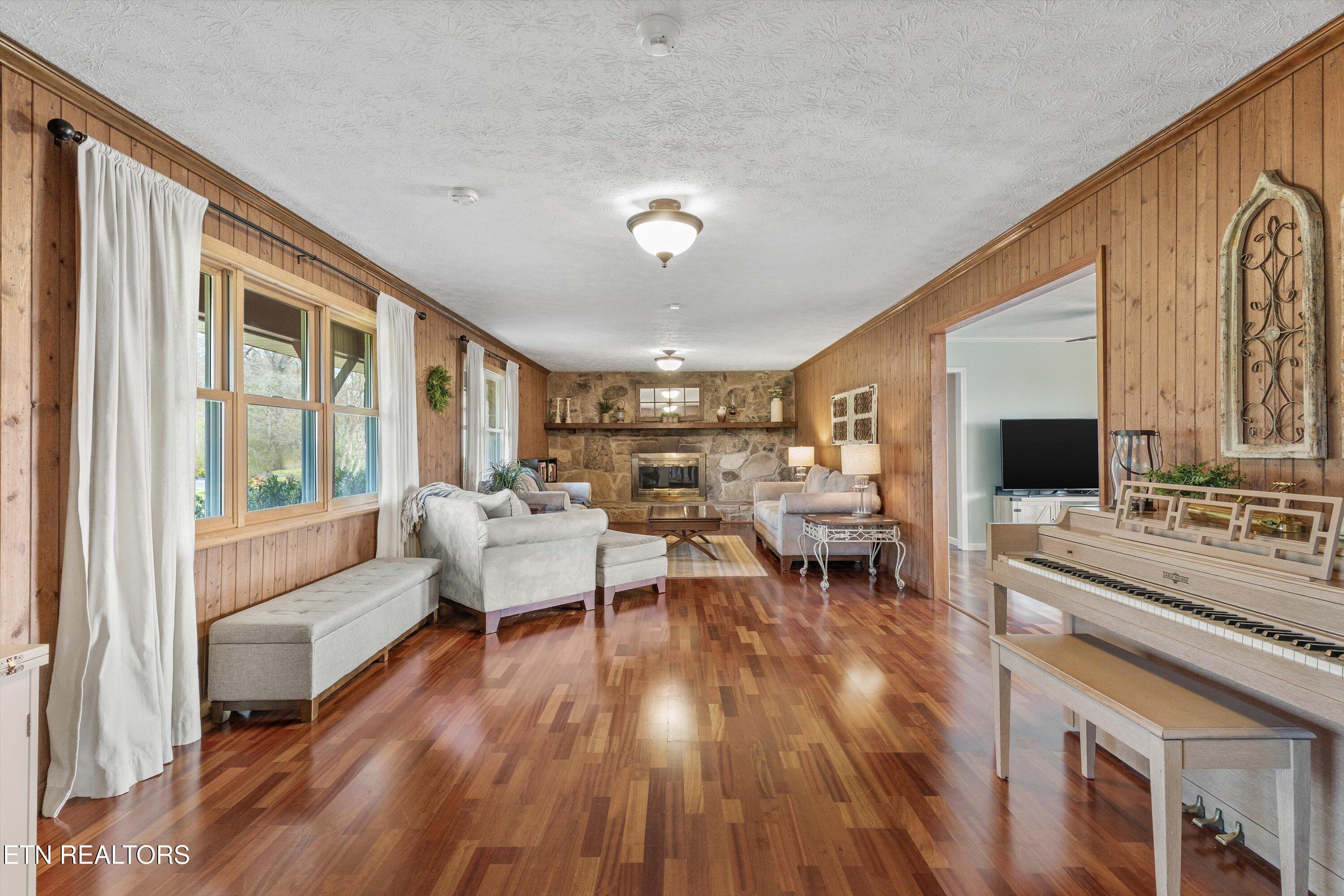 384 Stephens Rd