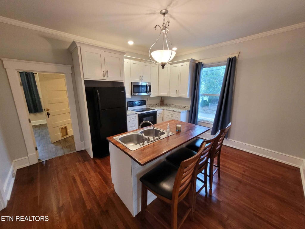 Photo of 541 Cedar Ave, Knoxville, TN 37917 (MLS # 1356336)