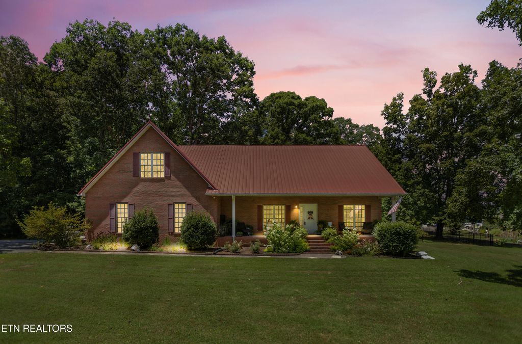 Photo of 1750 Breezie Point Lane, Dandridge, TN 37725 (MLS # 1331929)