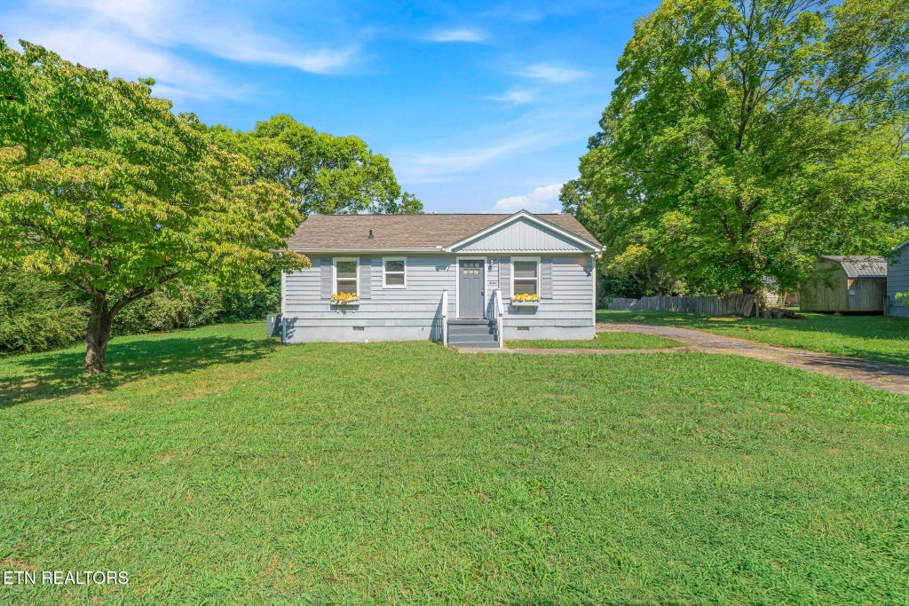 Photo of 4709 Green Meadow Lane, Knoxville, TN 37917 (MLS # 1356127)