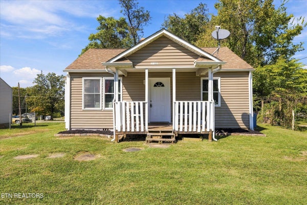 3207 SELMA AVE, KNOXVILLE, TN 37914 - Image dfdf85db2bf531f7058a7f198f09fa27/3721692725