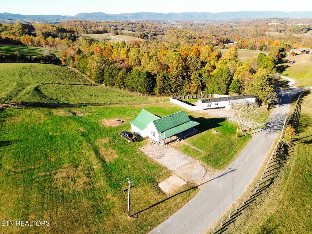 Photo of 1050 goins chapel rd Rd, Tazewell, TN 37879 (MLS # 1280718)