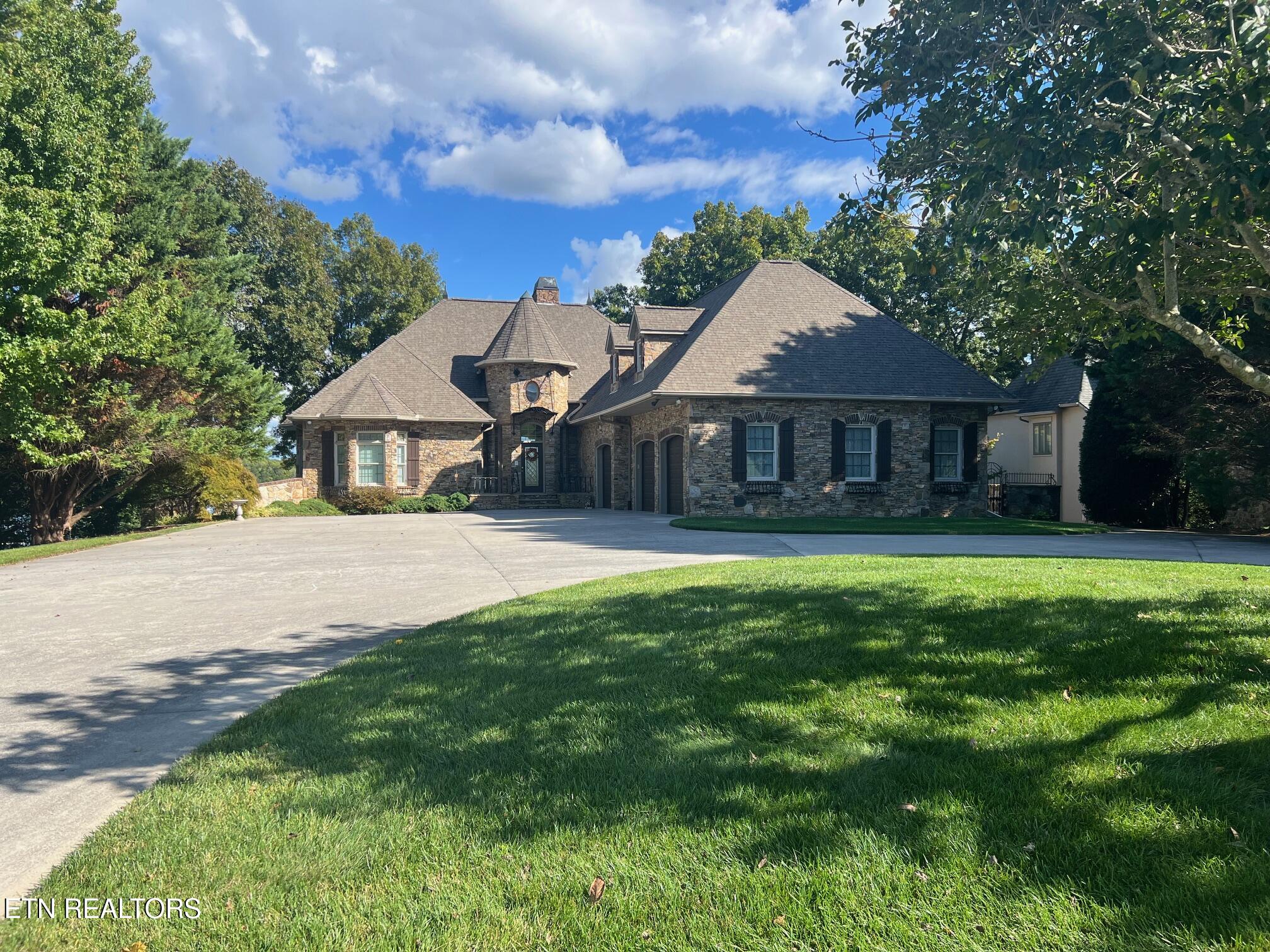 275 Rock Point Drive