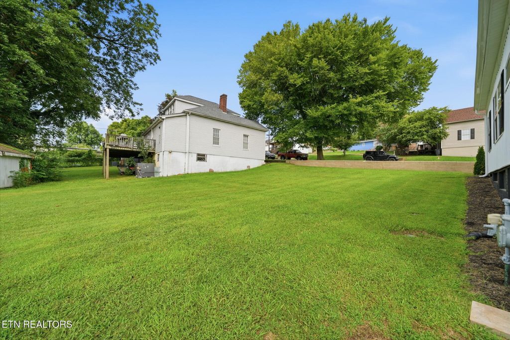 Photo of 208 E 1st Ave, Lenoir City, TN 37771 (MLS # 1349138)